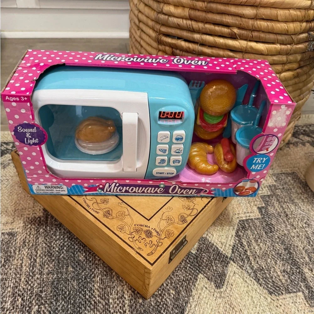 New Kids 18 Pc Electronic Microwave, Pretend Food & Utensils Kitchen Play Set